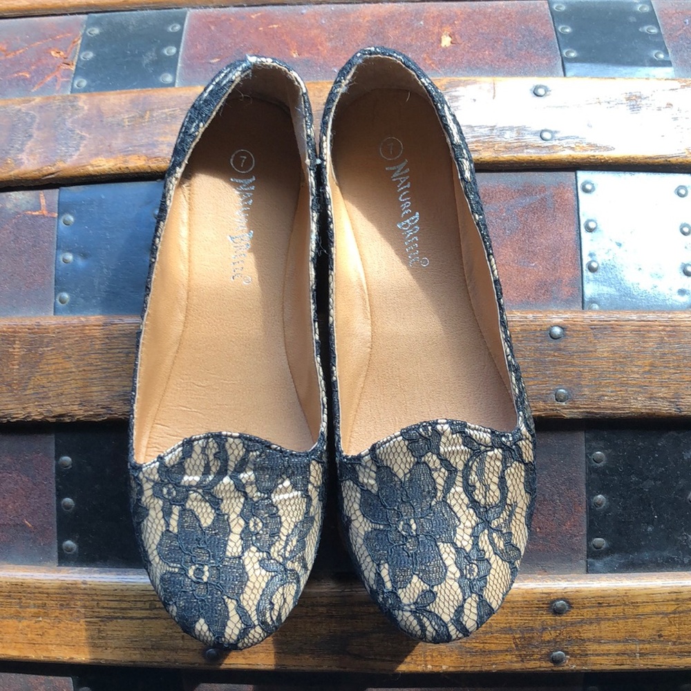 Lace flats! 🖤